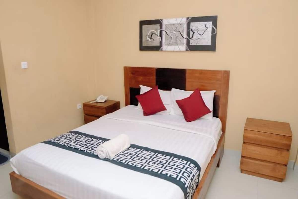 Desk, free WiFi, bed sheets