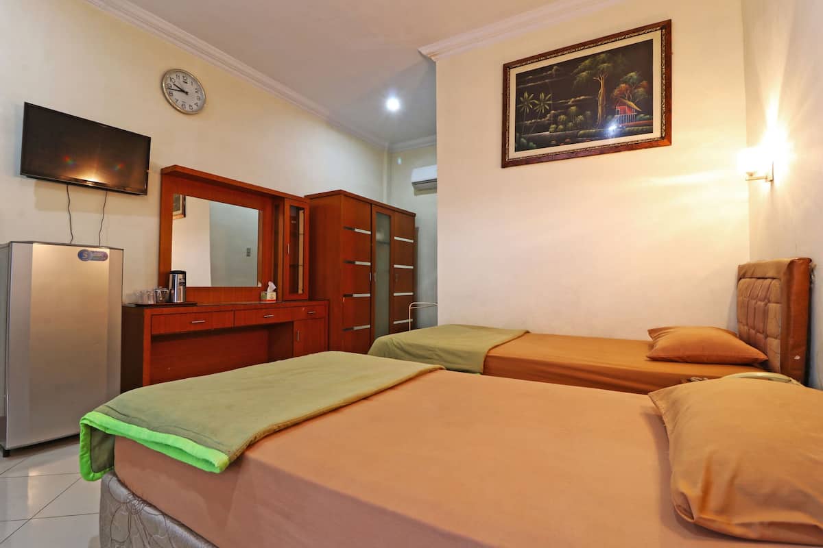 Desk, WiFi (free), bed sheets
