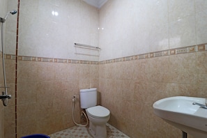 ห้องดีลักซ์ | ห้องน้ำ | ฝักบัว, ของใช้ในห้องน้ำฟรี, ผ้าเช็ดตัว