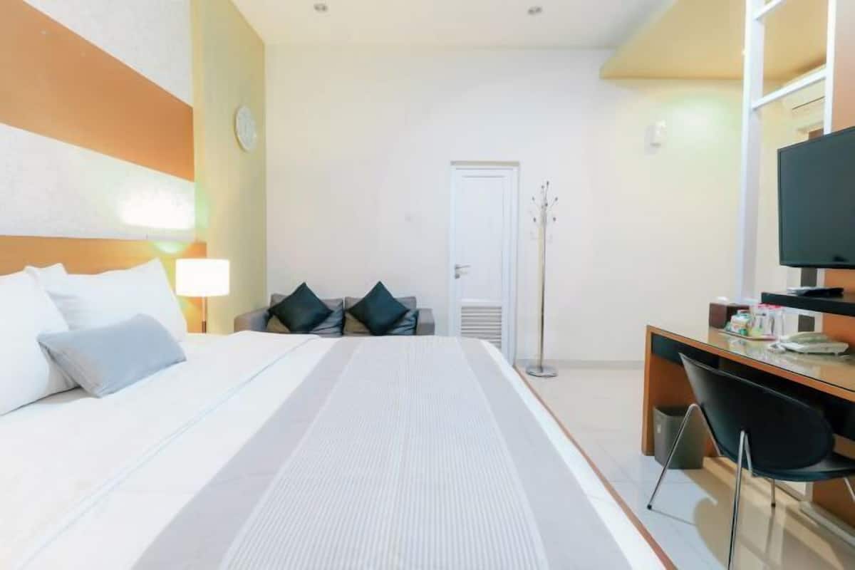 Free WiFi, bed sheets