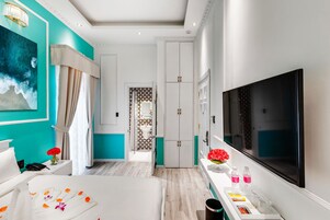 Deluxe-herbergi með tvíbreiðu rúmi - svalir | Dúnsængur, míníbar, ókeypis þráðlaus nettenging