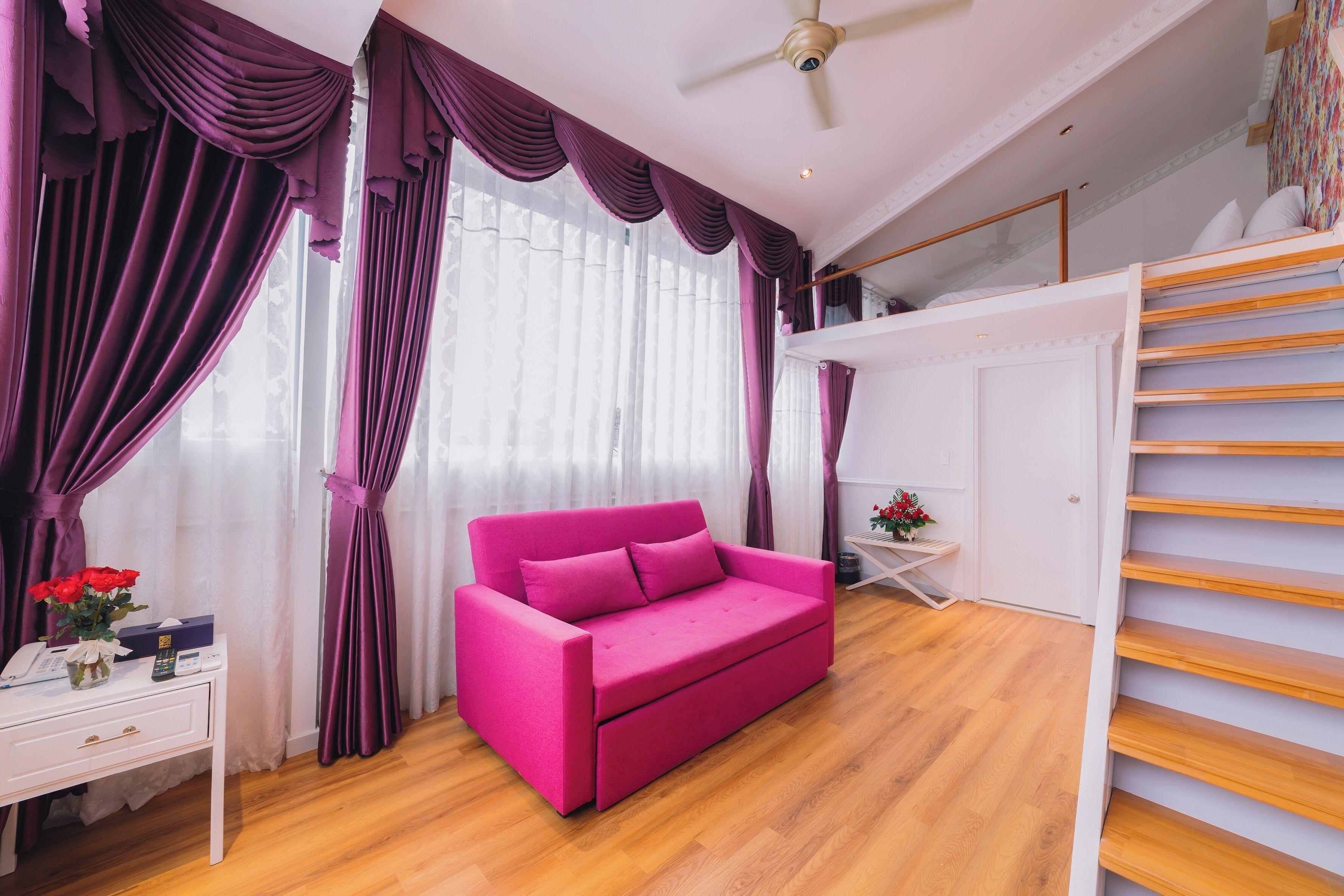 Studio Deluks, pemandangan kota | Selimut bulu angsa, minibar, dan Wi-Fi gratis