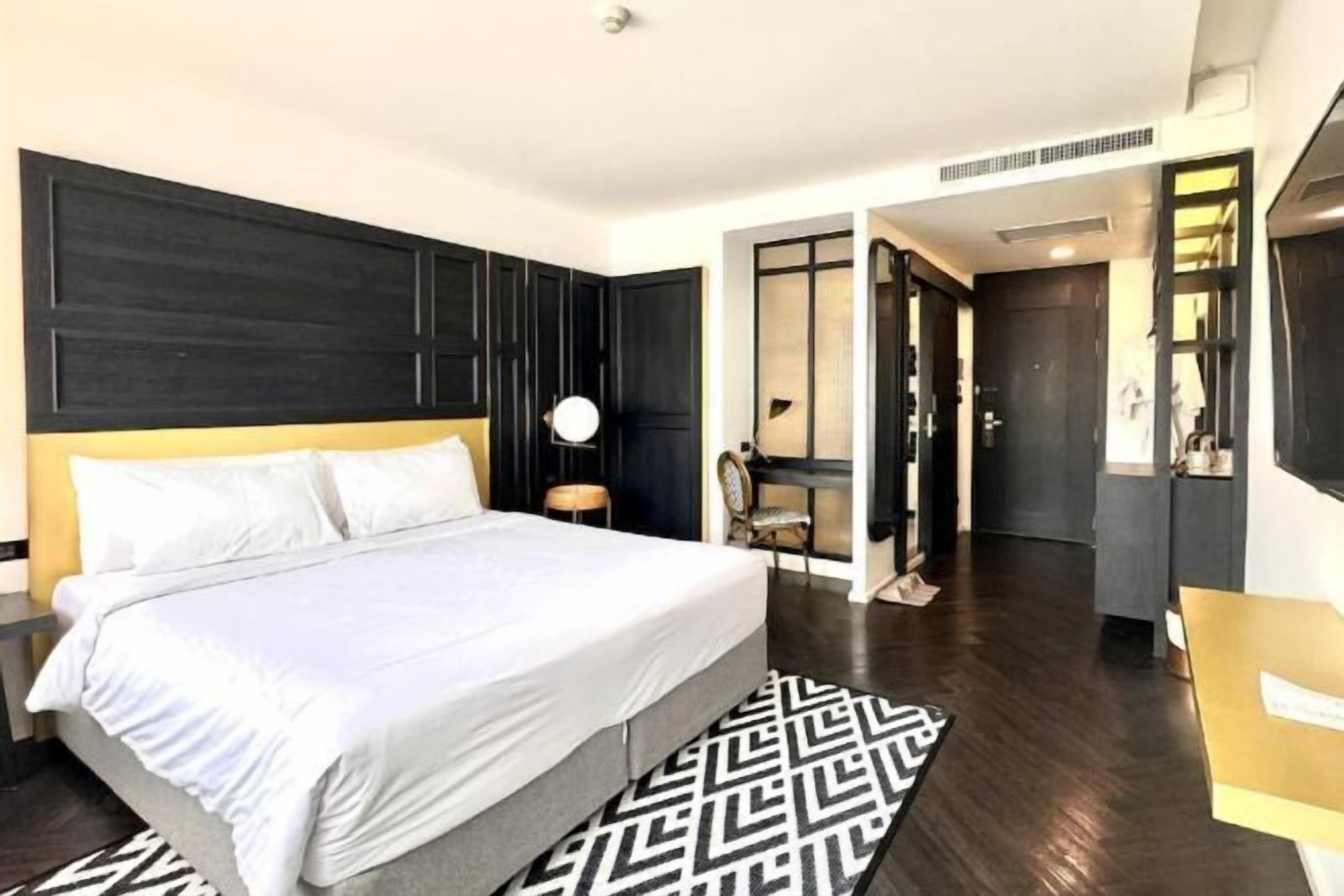 Artículos del minibar gratis y caja de seguridad en la habitación 