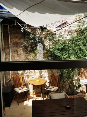 Basic Single Room, 1 Twin Bed, Non Smoking, Shared Bathroom | Garden view - Sahmeran Pansiyon (Ayvalik)