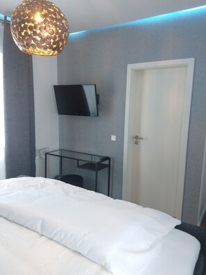 2 habitaciones, ropa de cama hipoalergénica y escritorio 