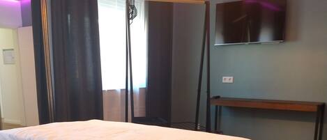 Deluxe Double Room | 2 bedrooms, hypo-allergenic bedding, desk, soundproofing