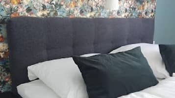 2 bedrooms, hypo-allergenic bedding, desk, soundproofing