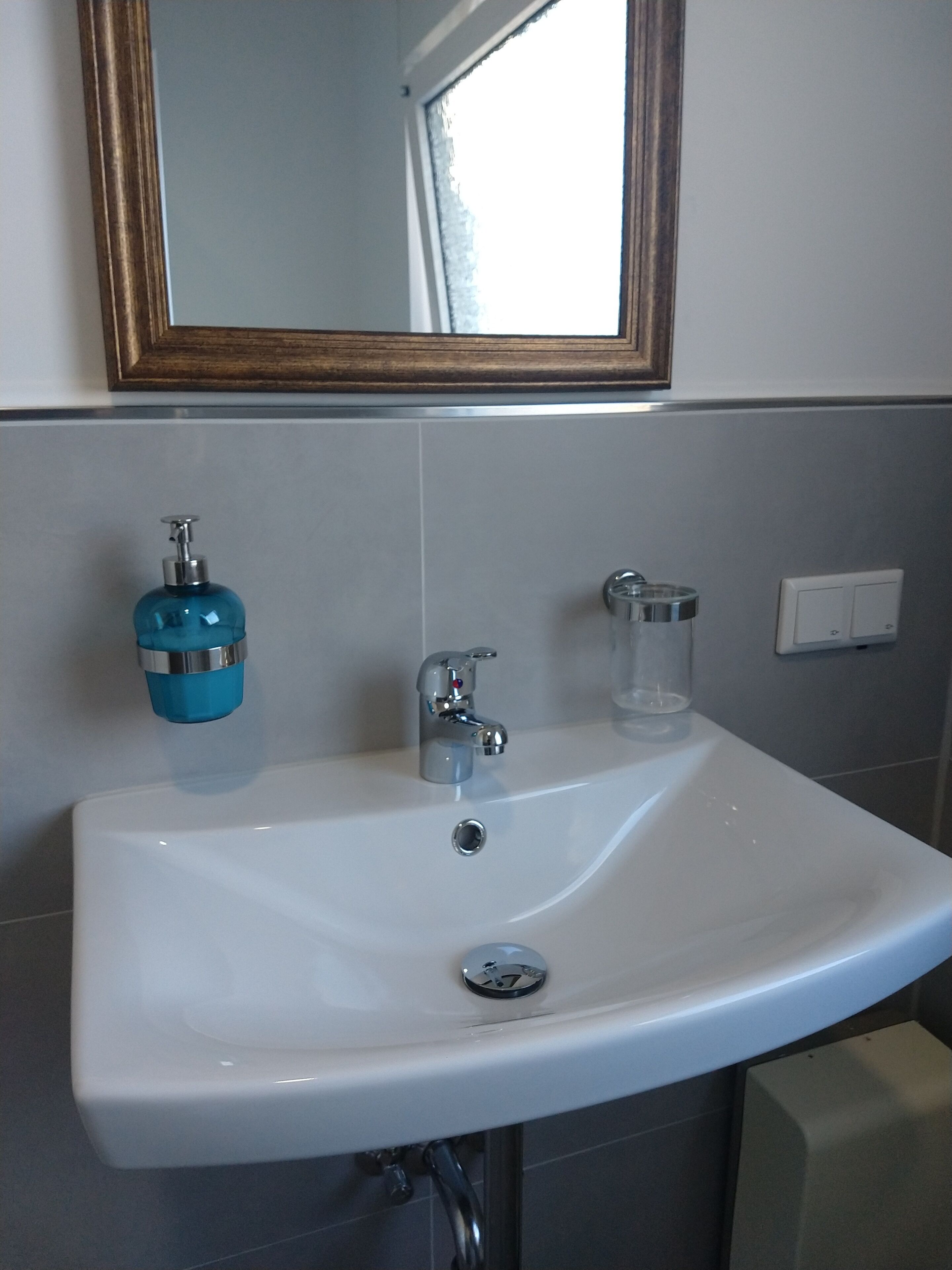 Quarto casal luxo | Pia do banheiro