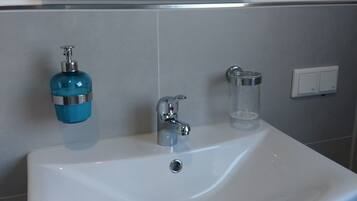 Deluxe-Doppelzimmer | Waschbecken im Bad