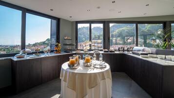 Tägliches inbegriffenes Frühstücksbuffet