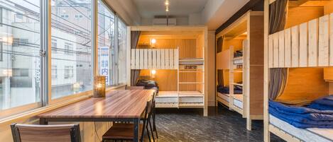 In-room safe, free WiFi