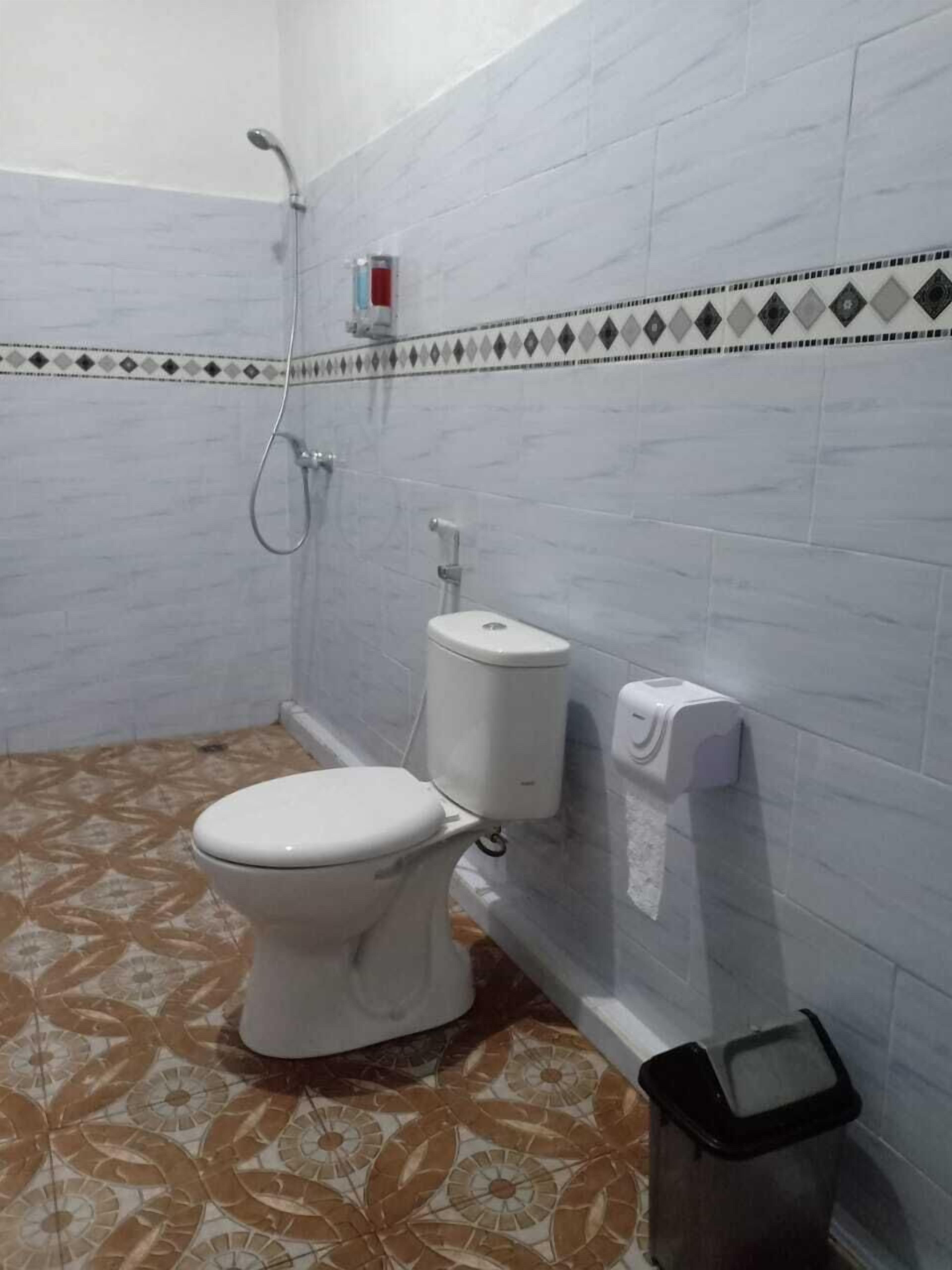 Kamar Double Deluks | Kamar mandi | Shower, handuk, sabun, dan sampo