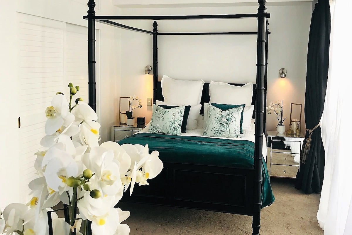 Premium Studio, 1 Queen Bed with Balcony | Roupas de cama premium, cortinas blackout, ferros/tábuas de passar roupa