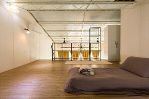 Escritorio, camas plegables/adicionales, wifi gratis y ropa de cama