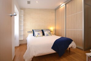 3 bedrooms, iron/ironing board, free WiFi, bed sheets