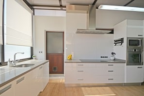 Réfrigérateur, micro-ondes, four, lave-vaisselle