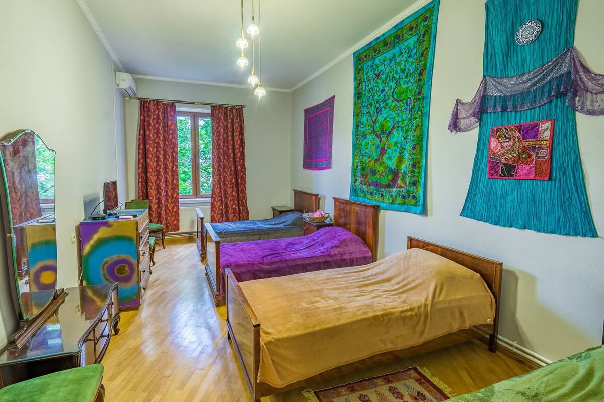 Iron/ironing board, free WiFi, bed sheets