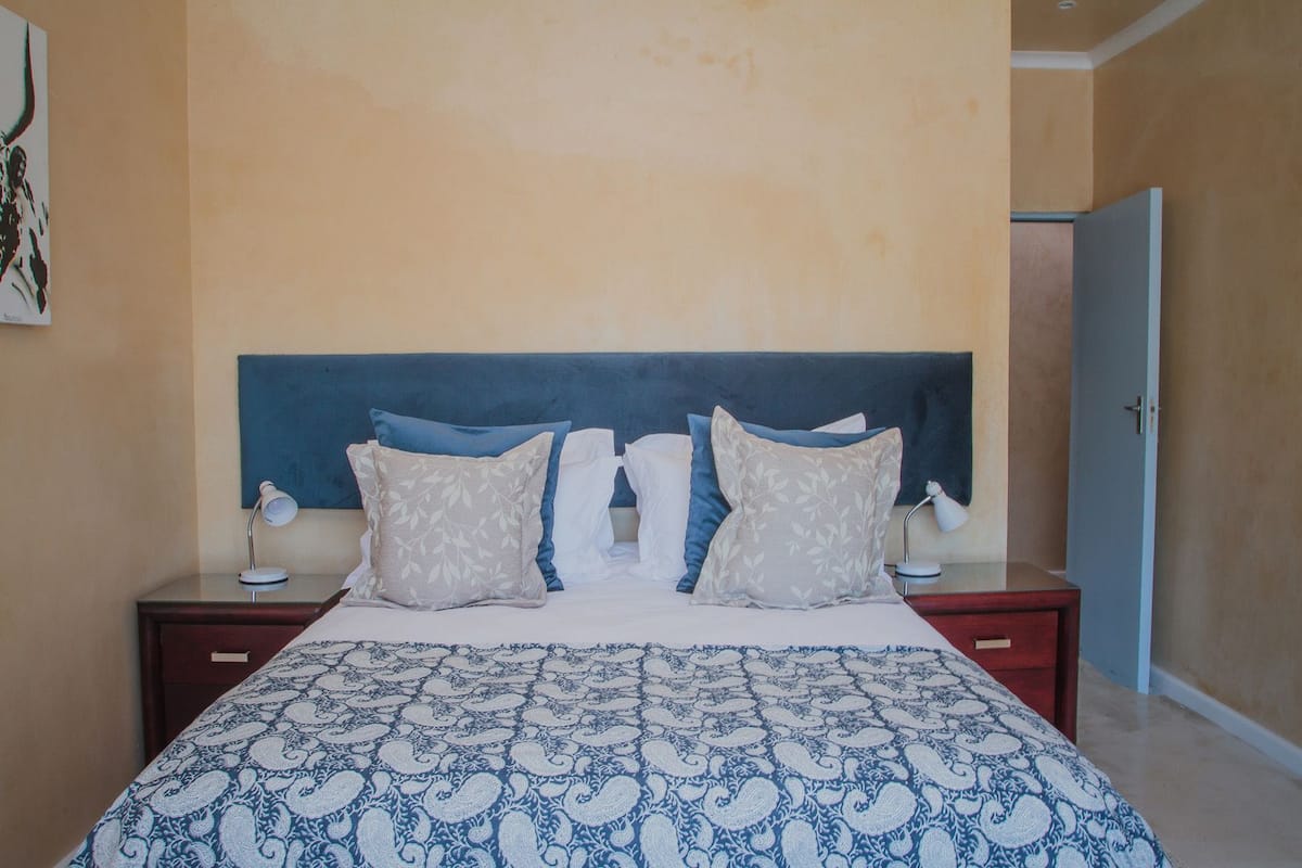 Misty Peak | Desk, blackout drapes, iron/ironing board, free WiFi