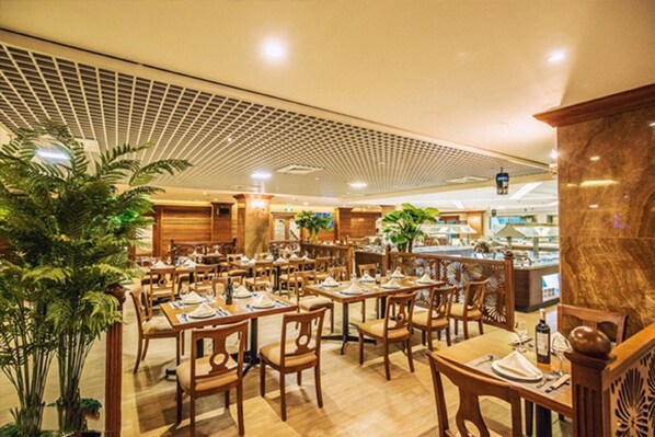 Breakfast buffet - My Ngoc Hotel (Buon Ma Thuot)