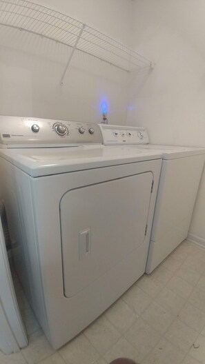 Living area - 1704 Tamarind Way (Augusta)