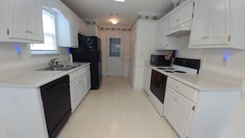 Family House, Multiple Beds, Non Smoking, Kitchen | Private kitchen