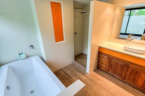 2 Bedrooms Apartment (#631 - A202) | Bathroom