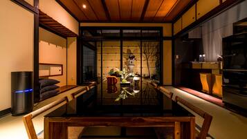 4 bedrooms, individually decorated, individually furnished