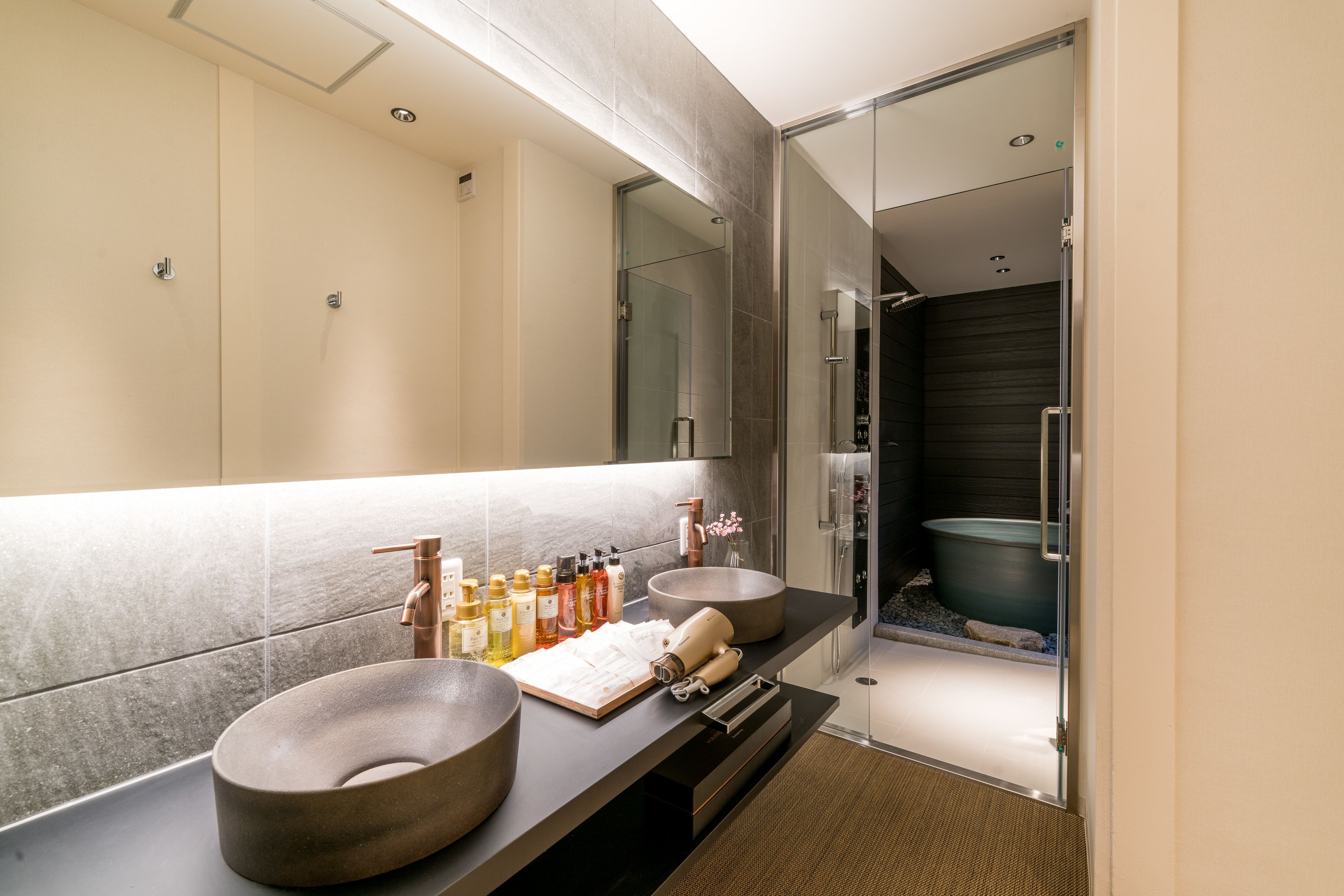 Separate bathtub and shower, free toiletries, hair dryer, slippers