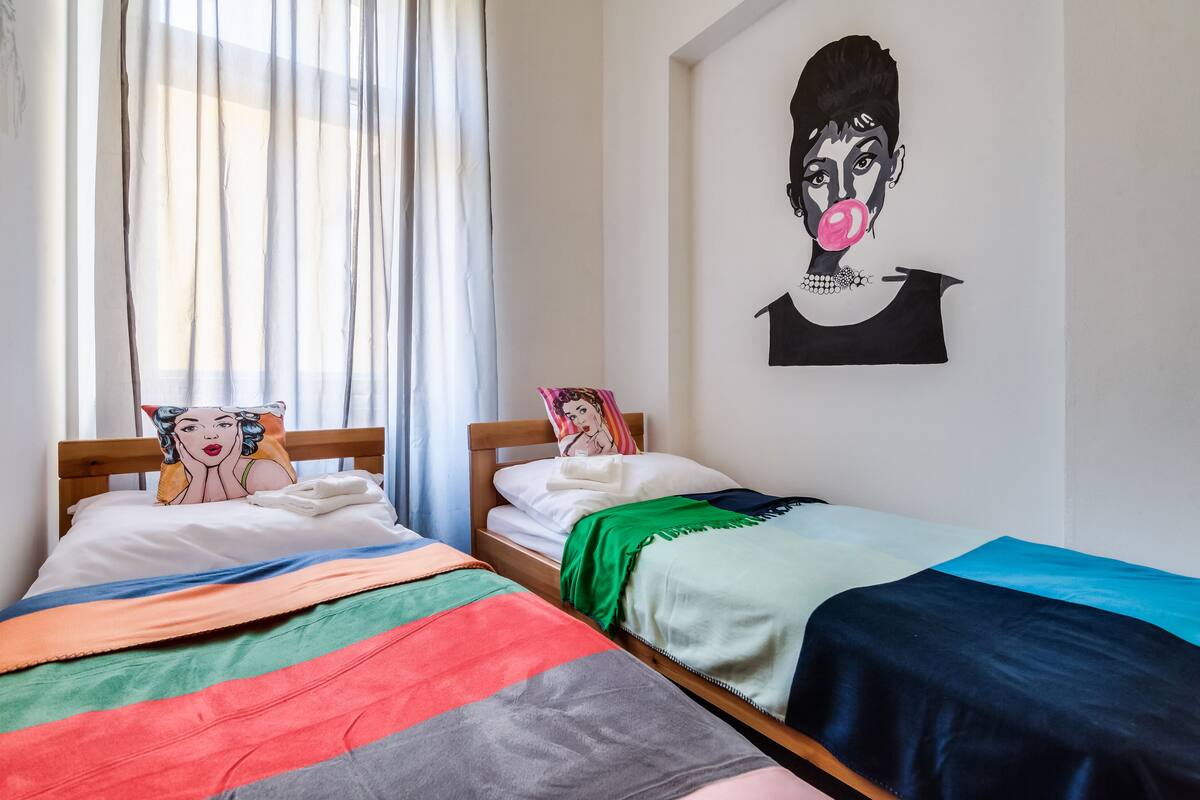 City Room (1) | WiFi (free), bed sheets