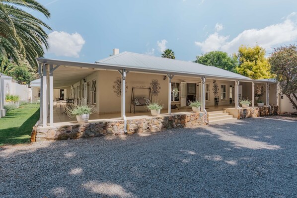 Property grounds - The Ashford Guesthouse (Johannesburg)