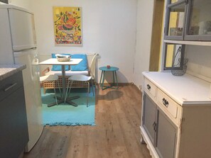 Unclassified image, 2 of 8, button