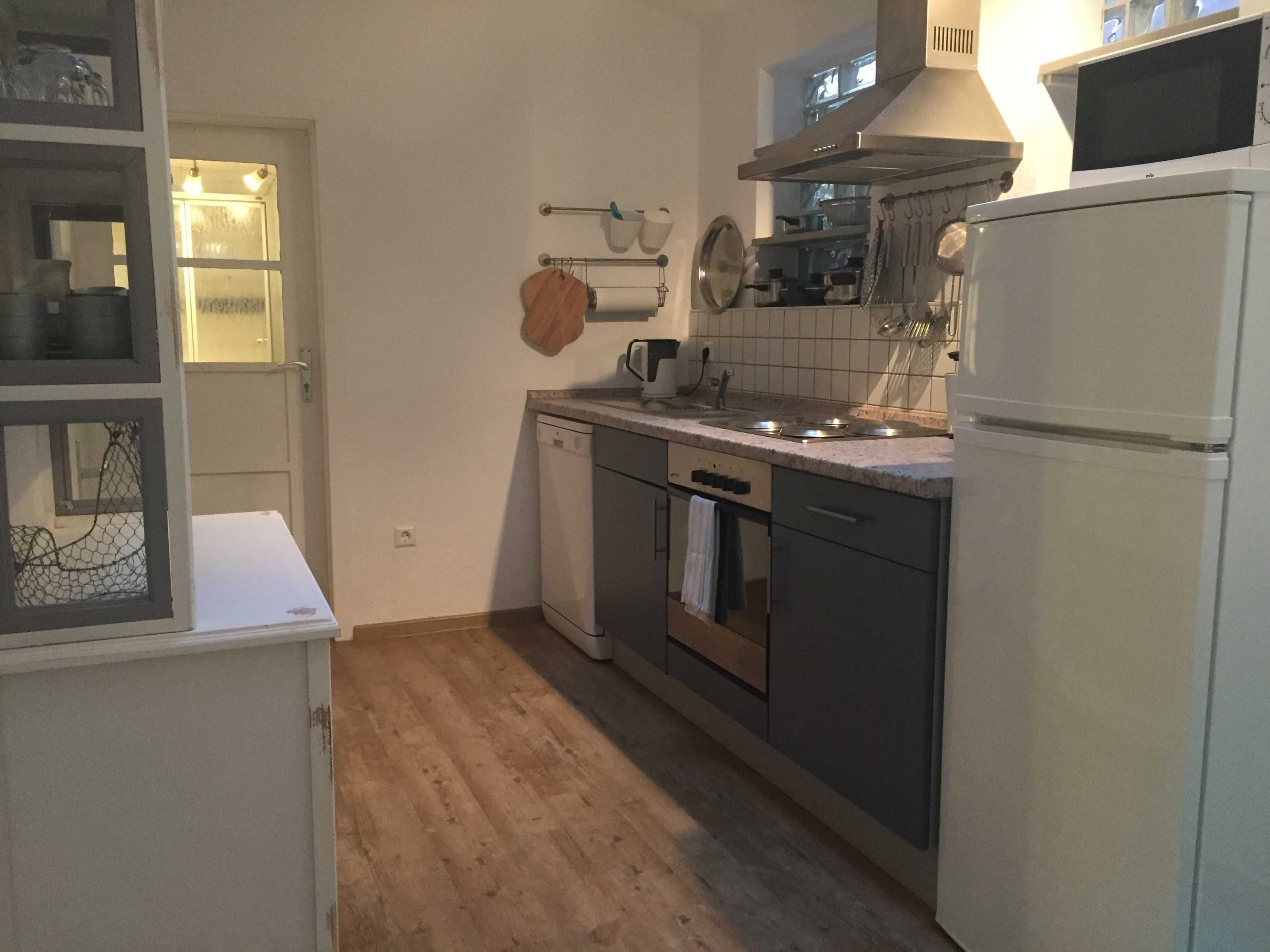 Kühlschrank, Mikrowelle, Ofen, Geschirrspüler