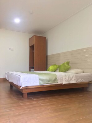 Phòng phong cách cổ điển, 1 giường cỡ queen, quang cảnh biển | Khu phòng khách