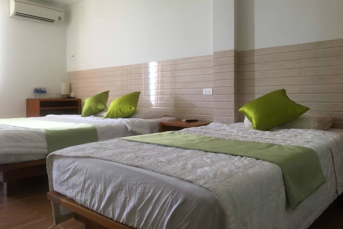 Deluxe Double Room Single Use, Multiple Beds, Beach View | Living room