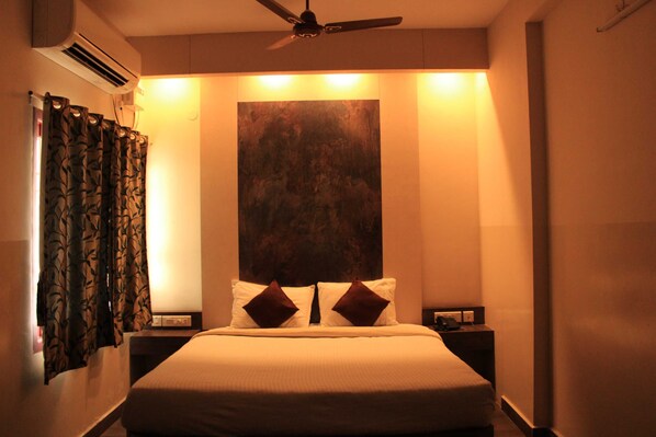 Individually decorated, individually furnished, desk, soundproofing