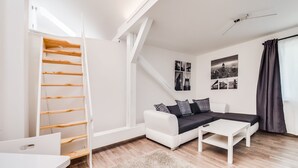 Unclassified image, 5 of 22, button - Deluxe Mansard Studio (Prague)