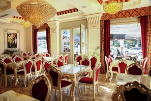 Restaurant - Aqua Liberty Hotel (Tbilisi)