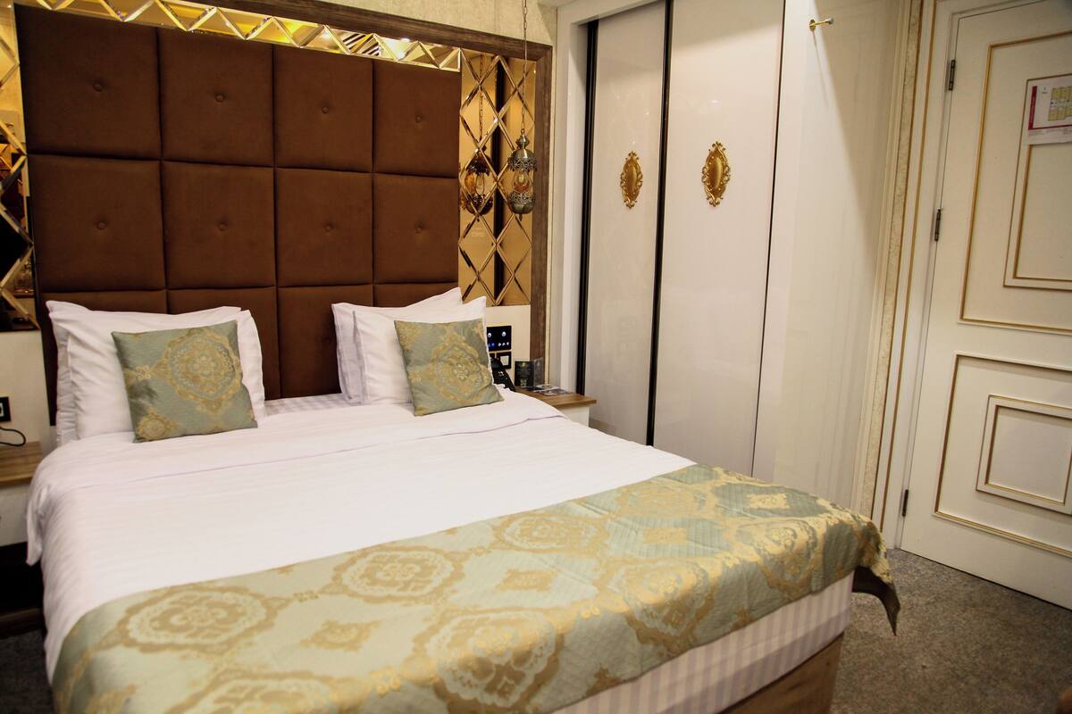 Economy Double Room | Premium bedding, pillowtop beds, minibar, in-room safe