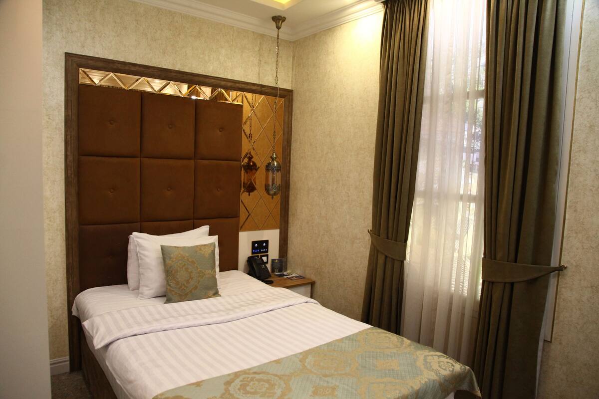 Economy Single Room | Premium bedding, pillowtop beds, minibar, in-room safe