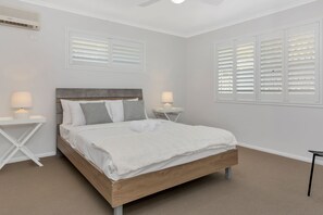 Casa Deluxe, 4 habitaciones, vista a la alberca | 4 habitaciones, tabla de planchar con plancha y wifi gratis 