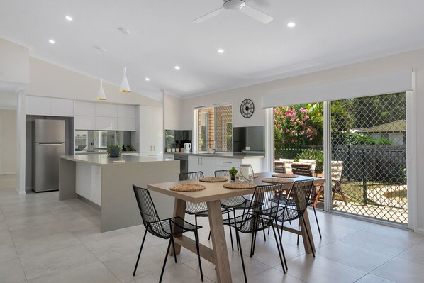 Deluxe House, 4 Bedrooms, Pool View | In-room dining - Experience a Luxurious and Private Getaway (Noosaville)