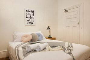 Deluxe Apartment, 2 Bedrooms | 2 bedrooms, iron/ironing board, free WiFi, bed sheets - Uninterupted View of the City and Bay by the Beach (St Kilda)