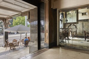 Property entrance - Uninterupted View of the City and Bay by the Beach (St Kilda)