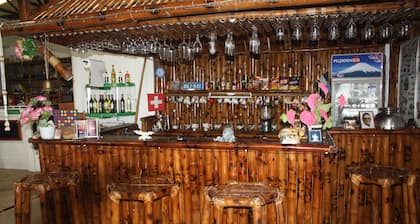 Octopussy Bungalow Beach Resort sijaitsee keskeisellä paikalla, joten pääset helposti tutustumaan kaupungin kiehtoviin turistikohteisiin