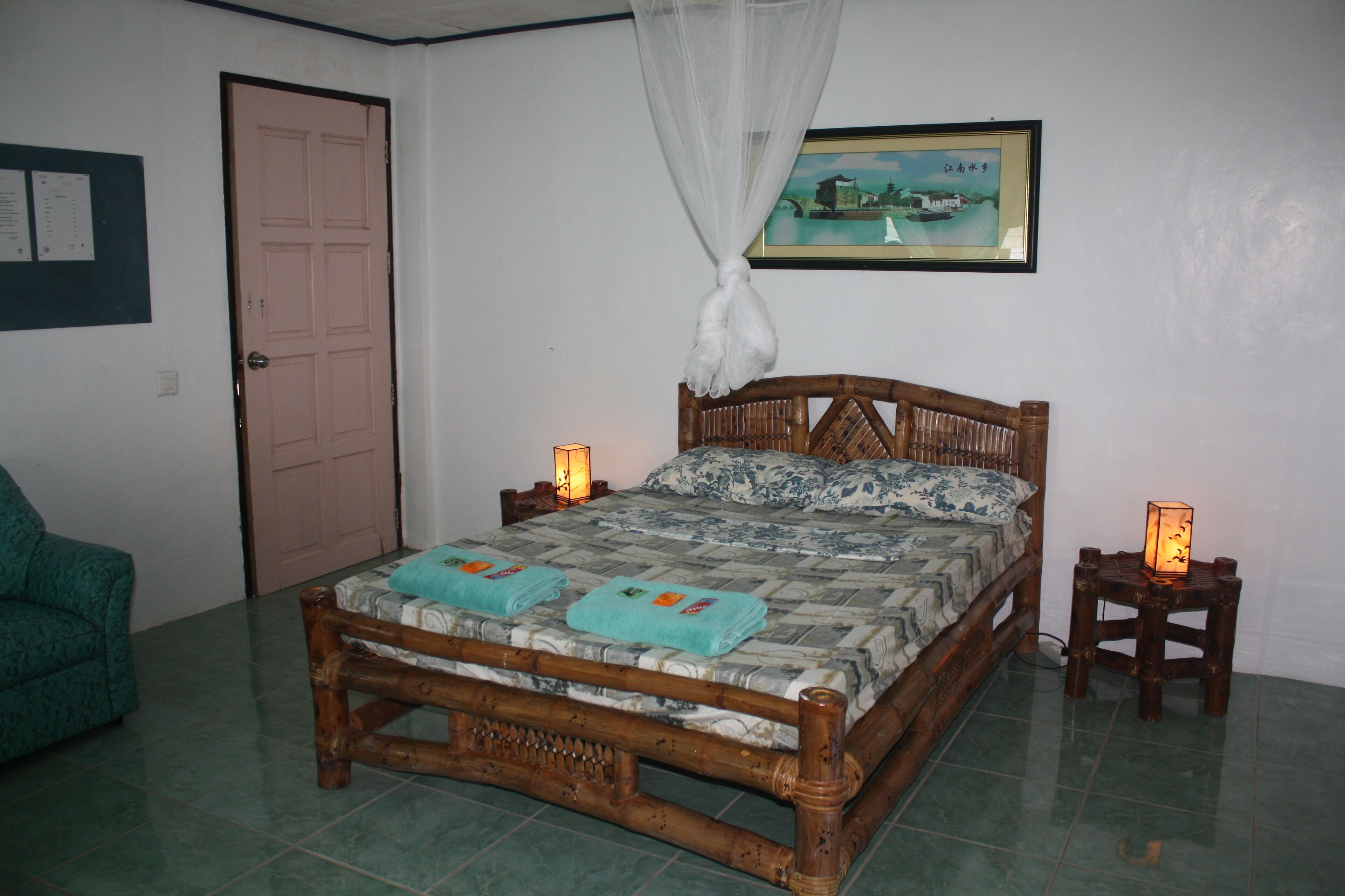 2 bedrooms, WiFi, bed sheets, wheelchair access