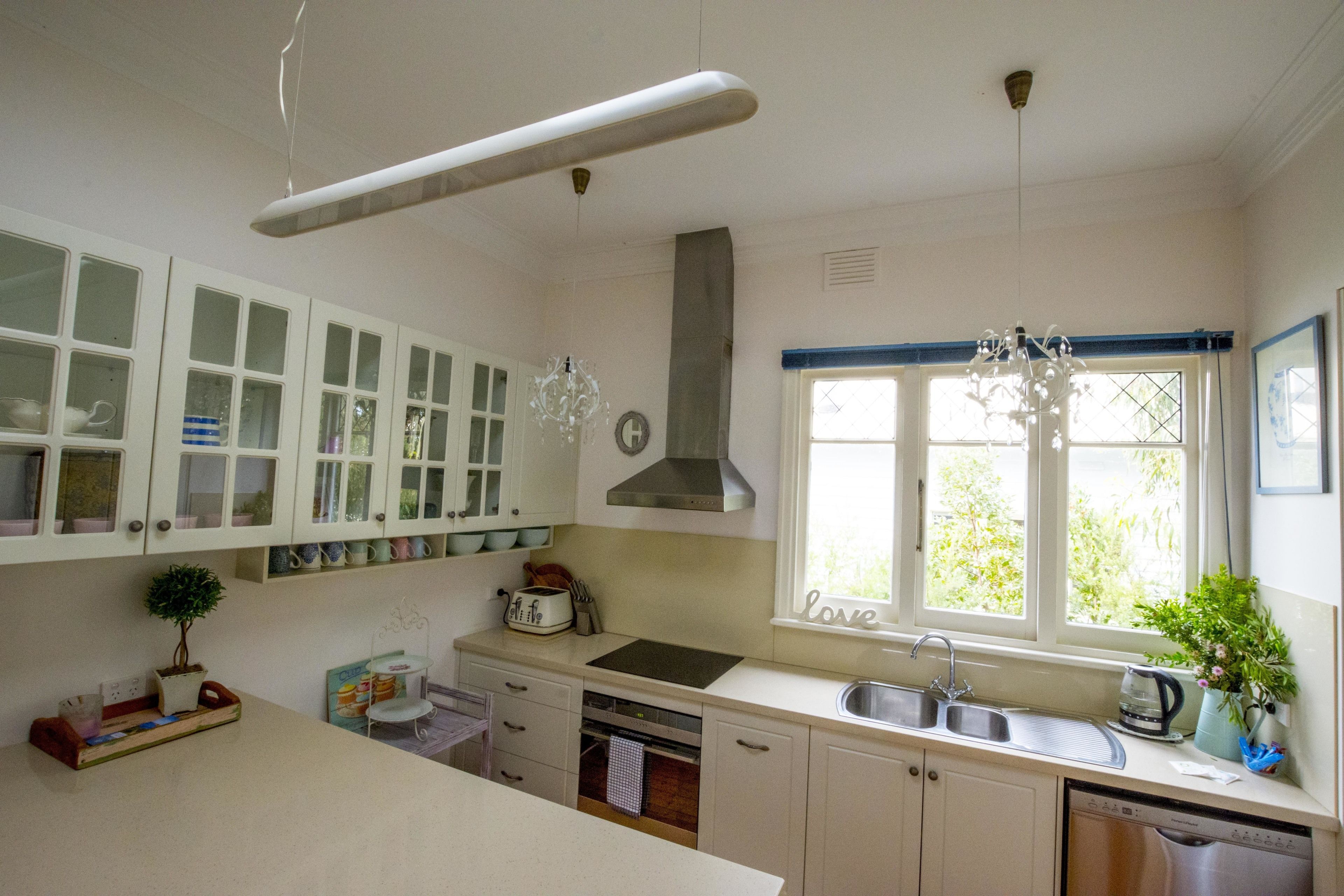 Deluxe House, 3 Bedrooms | Private kitchen | Full-size fridge, microwave, oven, stovetop