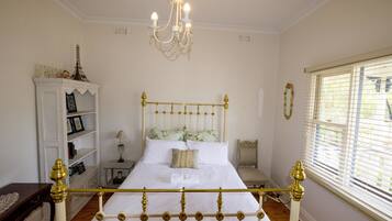 Deluxe House, 3 Bedrooms | 3 bedrooms, iron/ironing board, bed sheets