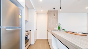 Deluxe Apartment, 3 Bedrooms, Ocean View | Private kitchen - Resort Style Pad by the Beach (Broadbeach)