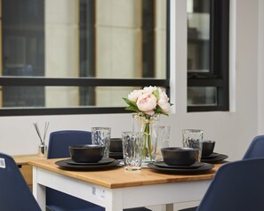 Deluxe Apartment, 2 Bedrooms | In-room dining - Modern Apartment in Urban Centre (Melbourne)