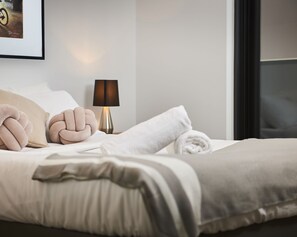 Deluxe Apartment, 2 Bedrooms - Modern Apartment in Urban Centre (Melbourne)